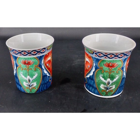 Pair of Modern Asian Tea Cups signed - Picture 2 of 5